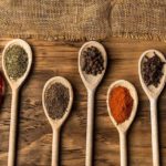 スパイスカレーにちょい足しで入れると美味しいスパイスとは？